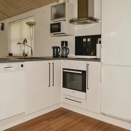 Four-bedroom Holiday In Hadsund