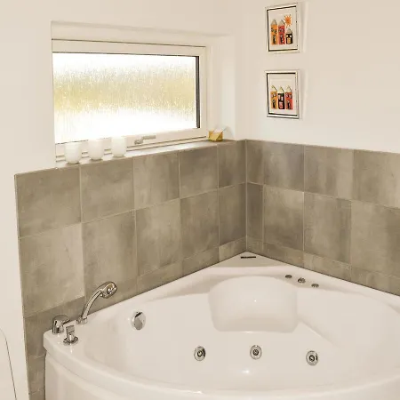 Four-bedroom Holiday In Casa vacanze