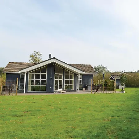 Four-bedroom Holiday In Casa vacanze