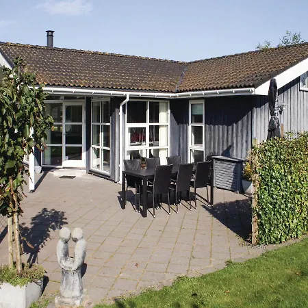 Four-bedroom Holiday In Casa vacanze